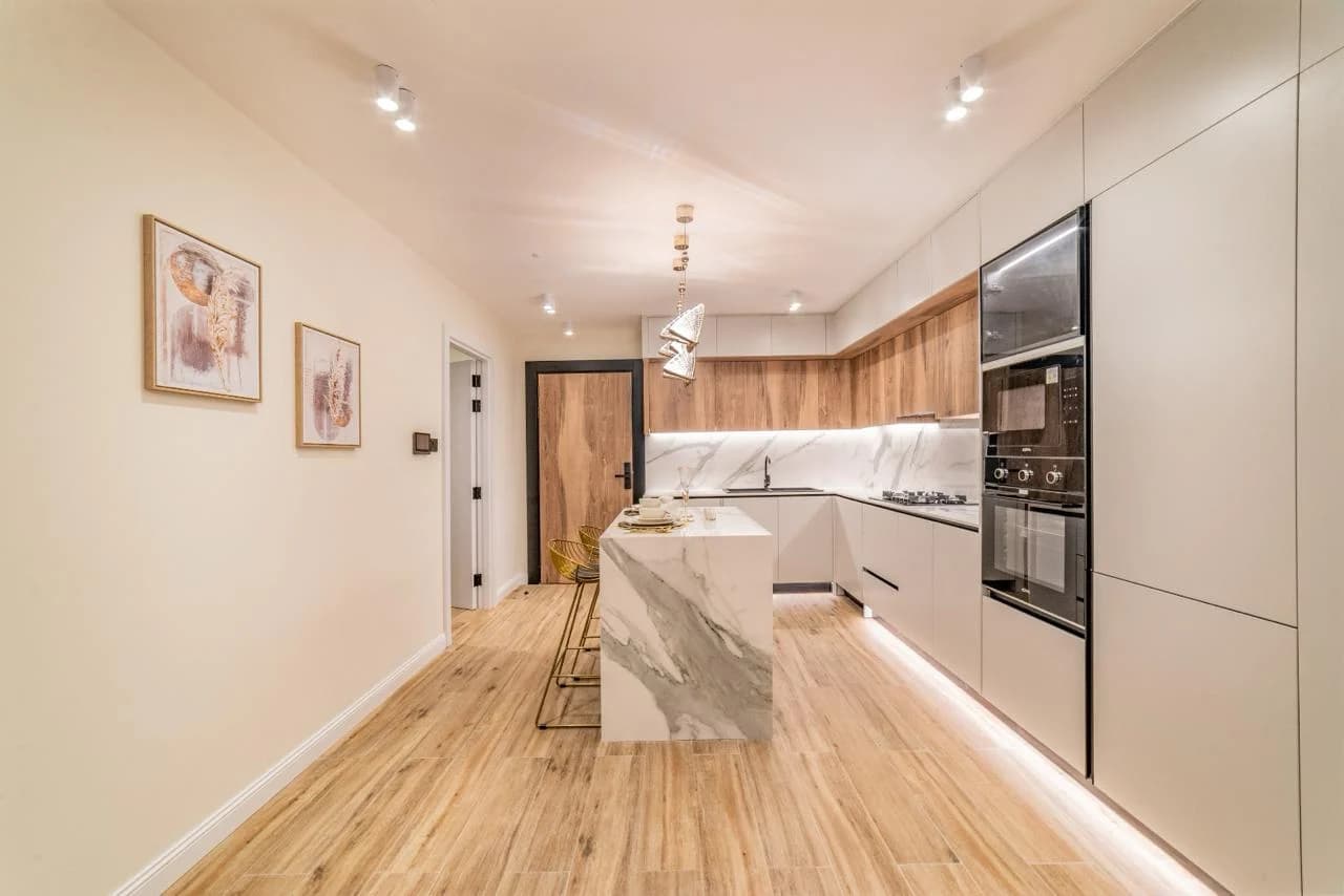 Lucky Royale Residence 