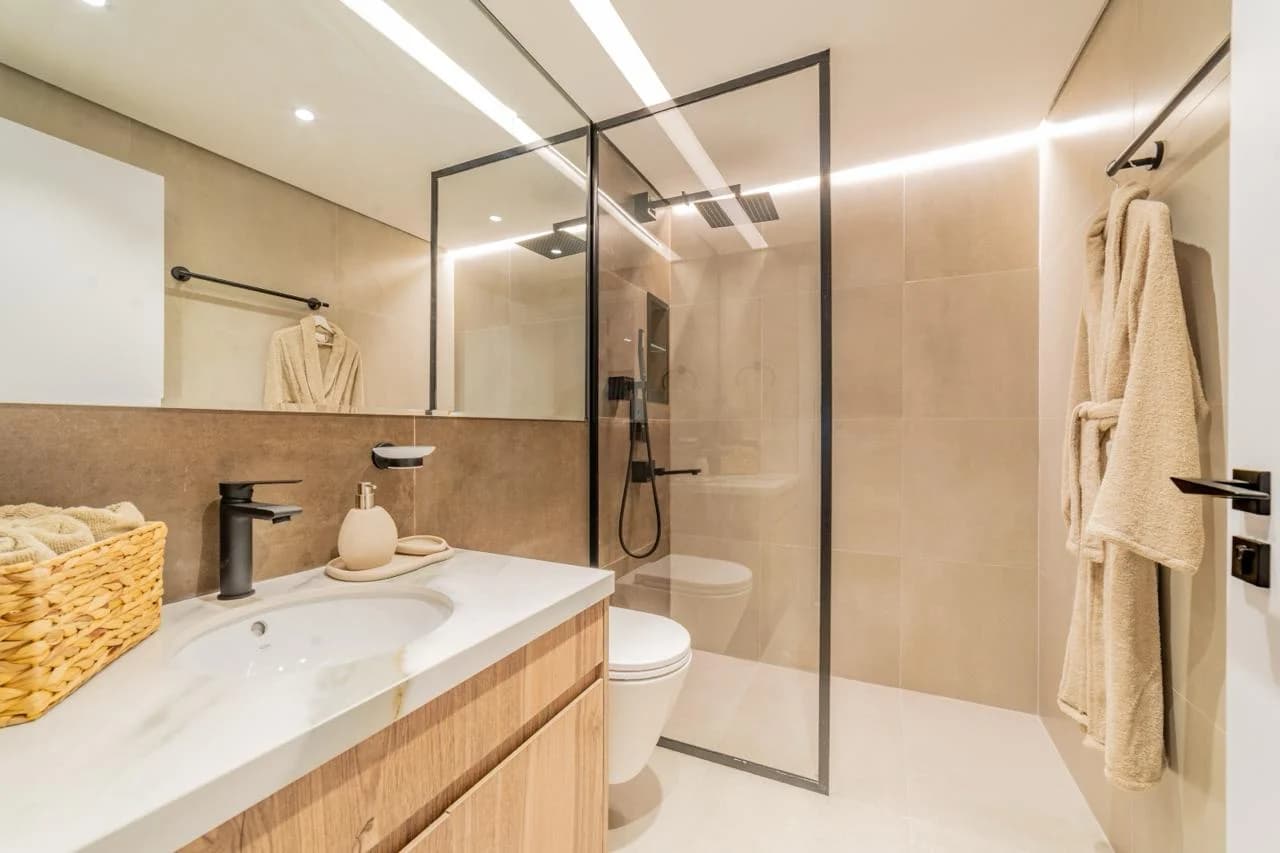 Lucky Royale Residence 